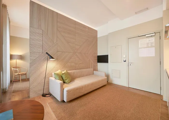 온즈 S. 라자로 4*