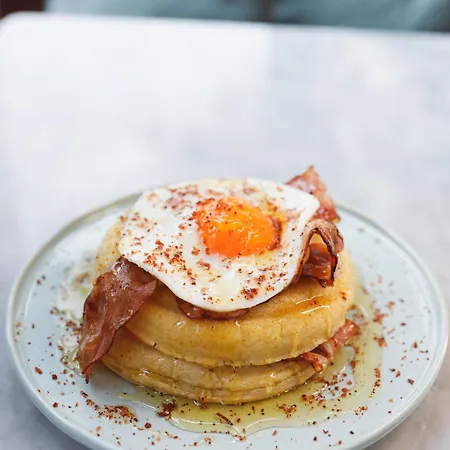 Onj S. Lazaro アパートホテル