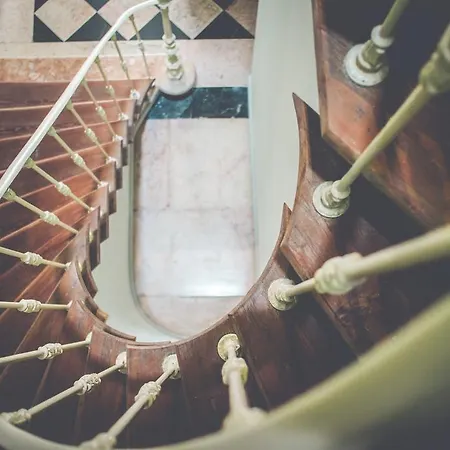 Onj S. Lazaro アパートホテル 4*